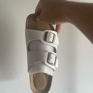 New Cushionaire women’s sandal